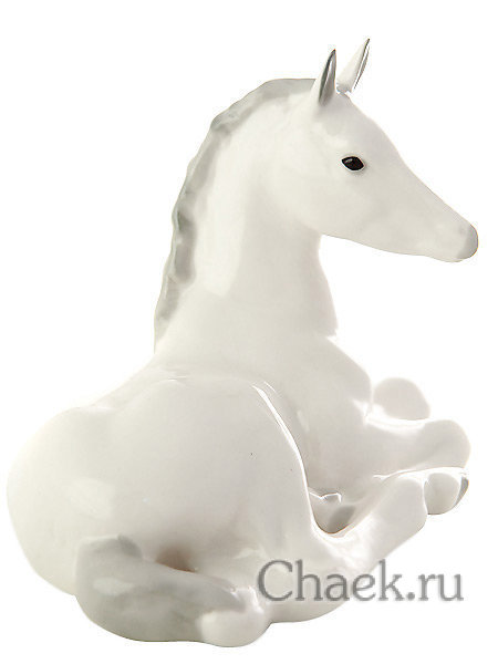 Статуэтка Жеребенок лежащий Императорский фарфоровый завод