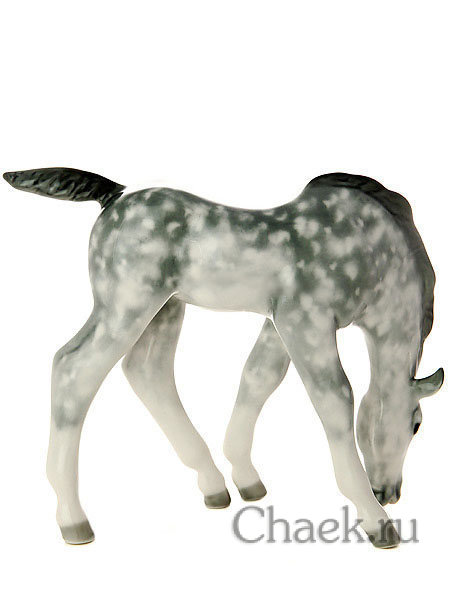 Скульптура Жеребенок пасущийся серый в яблоках Императорский фарфоровый завод