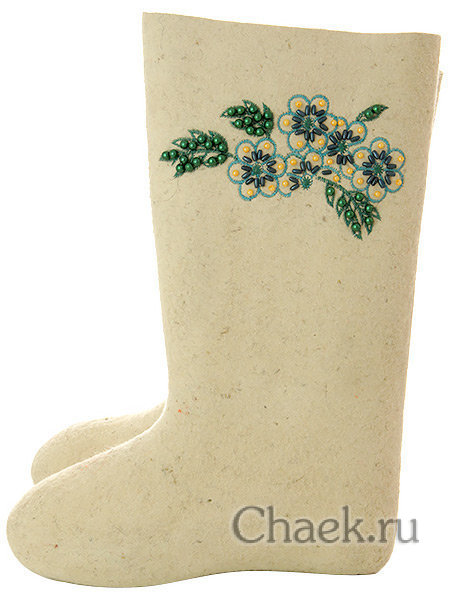 Женские валенки белые с вышивкой и отделкой артикул 220ВО-12