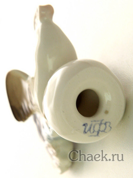 Скульптура петух на шаре коричневый, Императорский фарфоровый завод