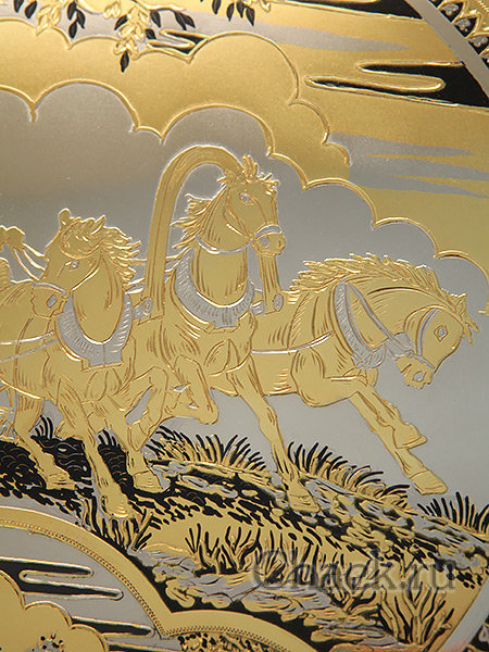 Позолоченный поднос "Русская тройка" в подарочной коробке, d-37 см, Златоуст